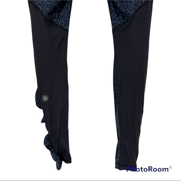 Lululemon Seawheeze 2015 Speed Tight Half Navy Half Black w/Squiggles Size 6 - Picture 5 of 10